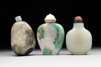 Three Chinese jade snuff bottles, 19/20th C.
