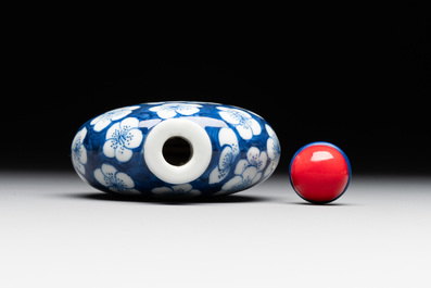 A large Chinese blue and white 'prunus on cracked ice' snuff bottle, Chenghua mark, 18/19th C.