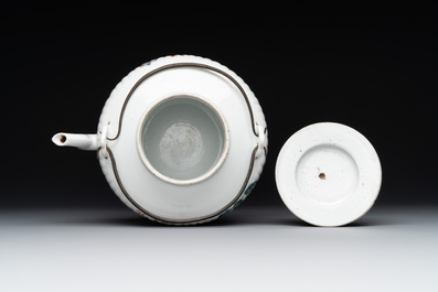 A Chinese famille rose ink set and a teapot, Tongzhi mark, 19th C.
