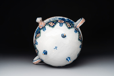 A rare Dutch Delft cashmere palette posset pot, early 18th C.