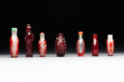 A group of seven Chinese red-overlay glass and red glass snuff bottles, 19/20th C.