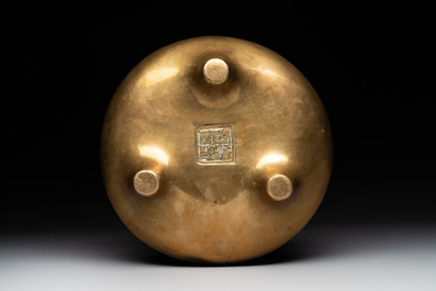A Chinese bronze censer on stand, Wu Chen Mi Sheng Tang Zhi 戊辰米生堂制 mark, 19th C.