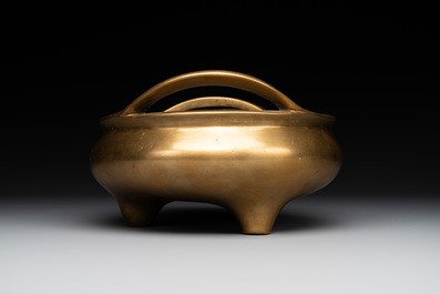 A Chinese bronze censer on stand, Wu Chen Mi Sheng Tang Zhi 戊辰米生堂制 mark, 19th C.
