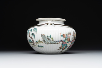 A Chinese famille rose ink set and a teapot, Tongzhi mark, 19th C.