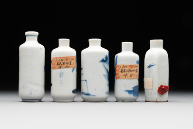 Nine various Chinese porcelain snuff bottles, Yongzheng and Tongzhi mark, 19/20th C.