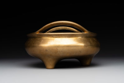 A Chinese bronze censer on stand, Wu Chen Mi Sheng Tang Zhi 戊辰米生堂制 mark, 19th C.