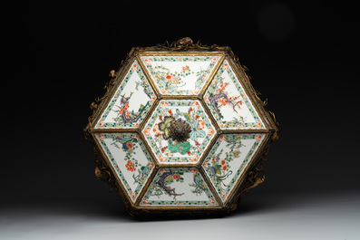 A French chandelier inset with Chinese famille verte plaques, 19th C.