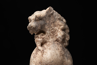 A Chinese Tang-style marble lion, 19/20th C.