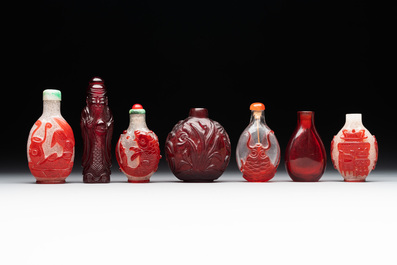 A group of seven Chinese red-overlay glass and red glass snuff bottles, 19/20th C.