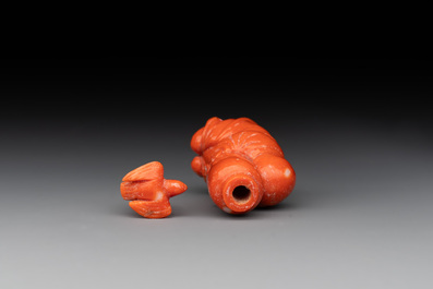 A Chinese carved red coral 'boy and vase' snuff bottle and stopper, 19th C.