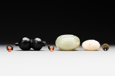 Six various Chinese hardstone and jade snuff bottles, 19/20th C.