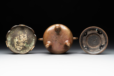 A Chinese bronze tripod censer with cover and stand, 19th C.