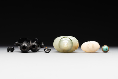 Six various Chinese hardstone and jade snuff bottles, 19/20th C.