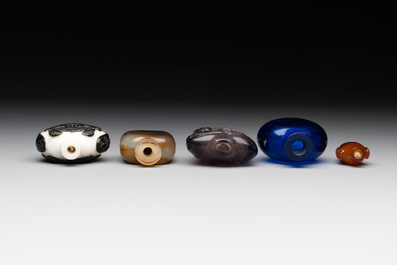 Ten Chinese overlay, multi-coloured and monochrome glass snuff bottles, 19/20th C.