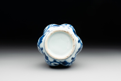 A Chinese blue and white facetted bottle vase with floral design, Kangxi