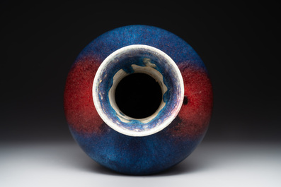 A Chinese flamb&eacute;-glazed vase, 18/19th C.