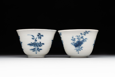 A pair of fine Chinese blue and white cups, Chenghua mark, Kangxi