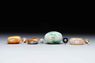 Seven various Chinese jade, agate and glass snuff bottles, 19/20th C.