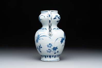 A Chinese blue and white vase with floral design and two handles, Transitional period