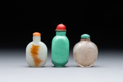 Seven various Chinese jade, agate and glass snuff bottles, 19/20th C.