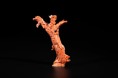 A Chinese red coral sculpture of Shoulao, 19/20th C.