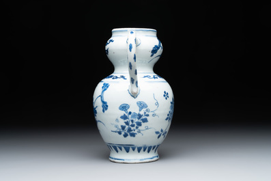A Chinese blue and white vase with floral design and two handles, Transitional period