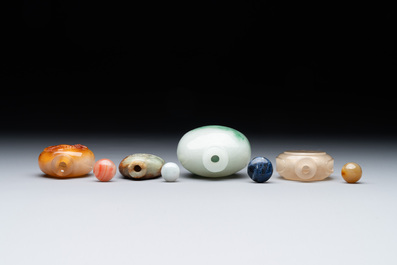 Seven various Chinese jade, agate and glass snuff bottles, 19/20th C.