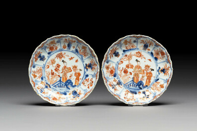 A pair of Chinese Imari-style plates, a plate and a pair of saucers, Kangxi/Yongzheng