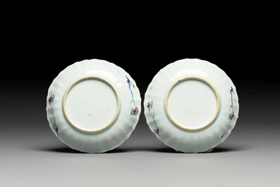 A pair of Chinese Imari-style plates, a plate and a pair of saucers, Kangxi/Yongzheng