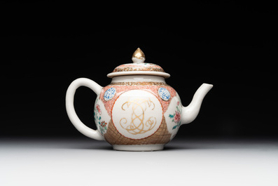 A Chinese monogrammed famille rose teapot with floral design, Yongzheng/Qianlong