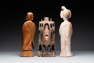 A group of 9 Chinese terracotta and wooden figures, Northern Qi and later