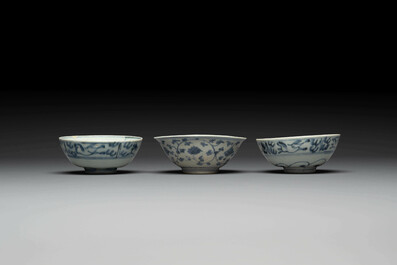 A collection of ten Chinese blue and white bowls, Ming