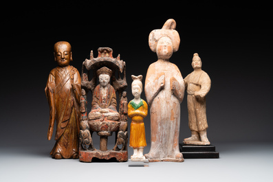 A group of 9 Chinese terracotta and wooden figures, Northern Qi and later
