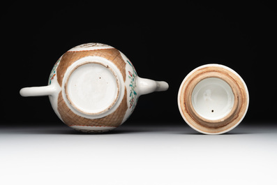A Chinese monogrammed famille rose teapot with floral design, Yongzheng/Qianlong