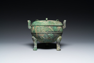 A Chinese archaic bronze tripod vessel and cover, 'ding 鼎', Eastern Zhou, Spring and Autumn period