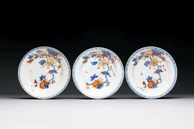 A varied collection of thirteen Chinese blue and white, Imari-style, famille rose and famille verte plates, Kangxi/Qianlong