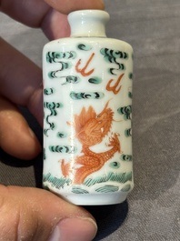 Nine various Chinese porcelain snuff bottles, Yongzheng and Tongzhi mark, 19/20th C.
