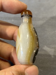 Five Chinese agate snuff bottles, 19/20th C.