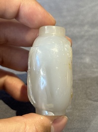 Five Chinese agate snuff bottles, 19/20th C.