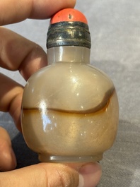 Five Chinese agate snuff bottles, 19/20th C.