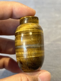 Six Chinese hardstone and agate snuff bottles, 19/20th C.