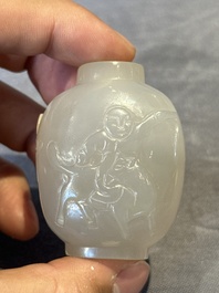 Five Chinese agate snuff bottles, 19/20th C.