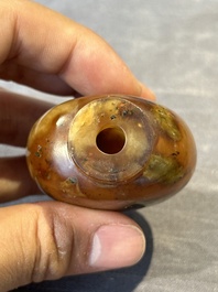 Five Chinese agate snuff bottles, 19/20th C.