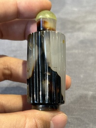 Seven Chinese smoky quartz, agate and hardstone snuff bottles, 19/20th C.