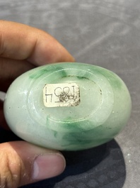Seven various Chinese jade, agate and glass snuff bottles, 19/20th C.