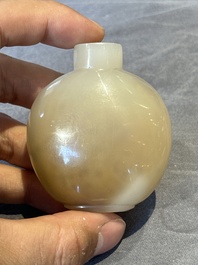Five Chinese agate snuff bottles, 19/20th C.