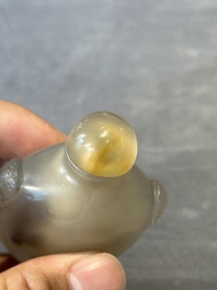 Five Chinese agate snuff bottles, 19/20th C.
