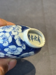 A large Chinese blue and white 'prunus on cracked ice' snuff bottle, Chenghua mark, 18/19th C.