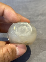 Five Chinese agate snuff bottles, 19/20th C.