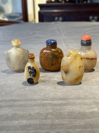 Five Chinese agate snuff bottles, 19/20th C.